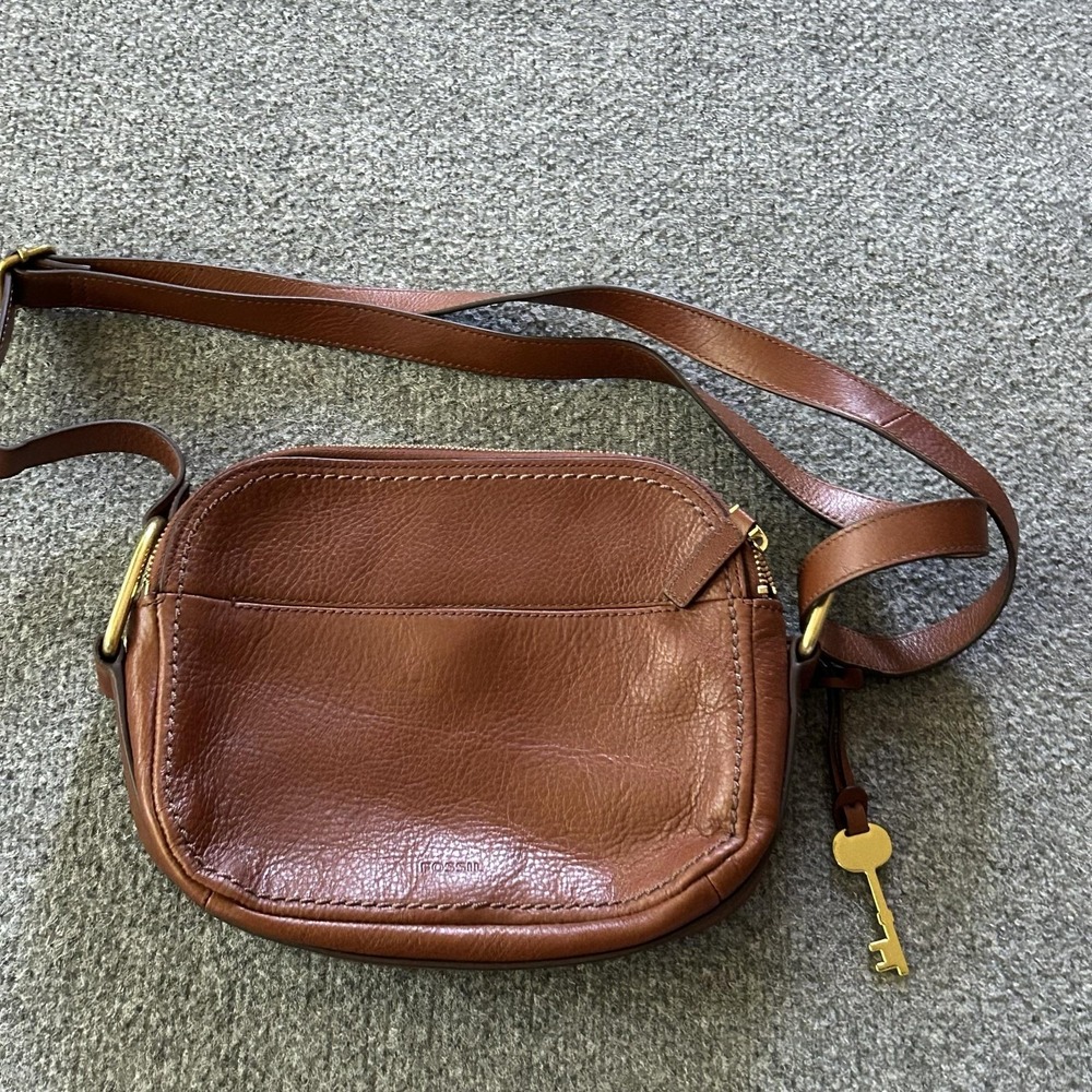 Fossil Crossbody Bag Womens Small Brown Leather Zip Key Charm Pocket Purse Strap